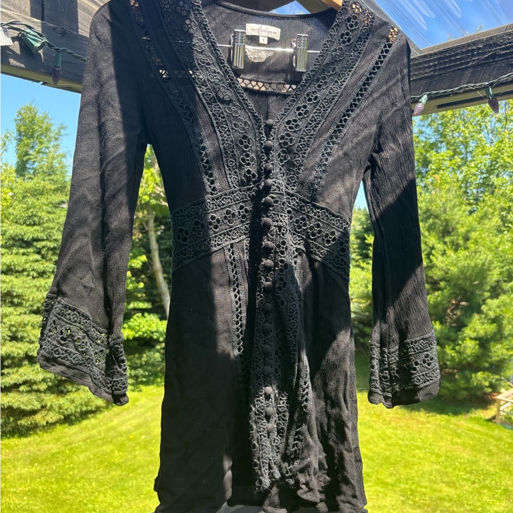 Arnhem Black Lace Blouse